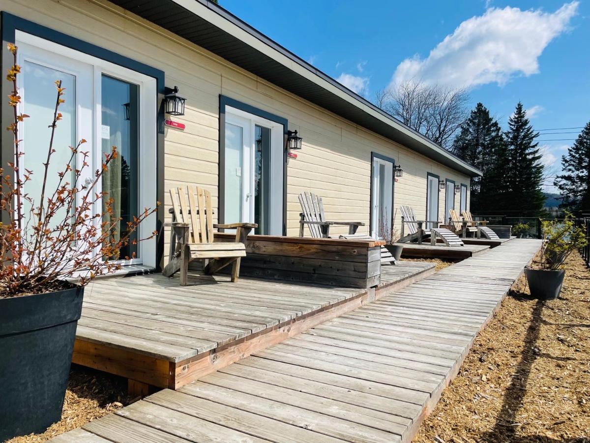 Hotel Attitude Montagne Saint Adolphe D'Howard Exterior foto