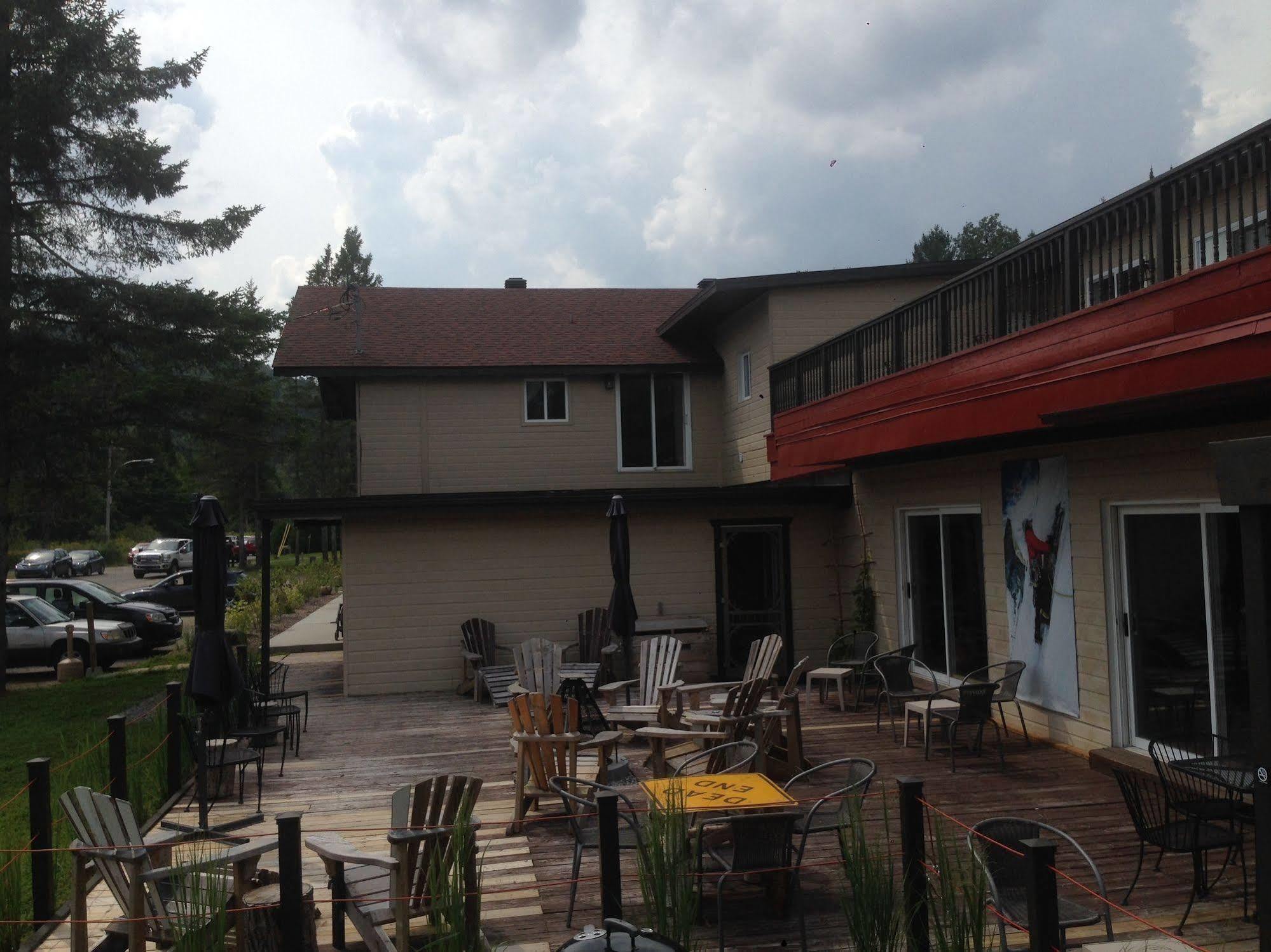 Hotel Attitude Montagne Saint Adolphe D'Howard Exterior foto